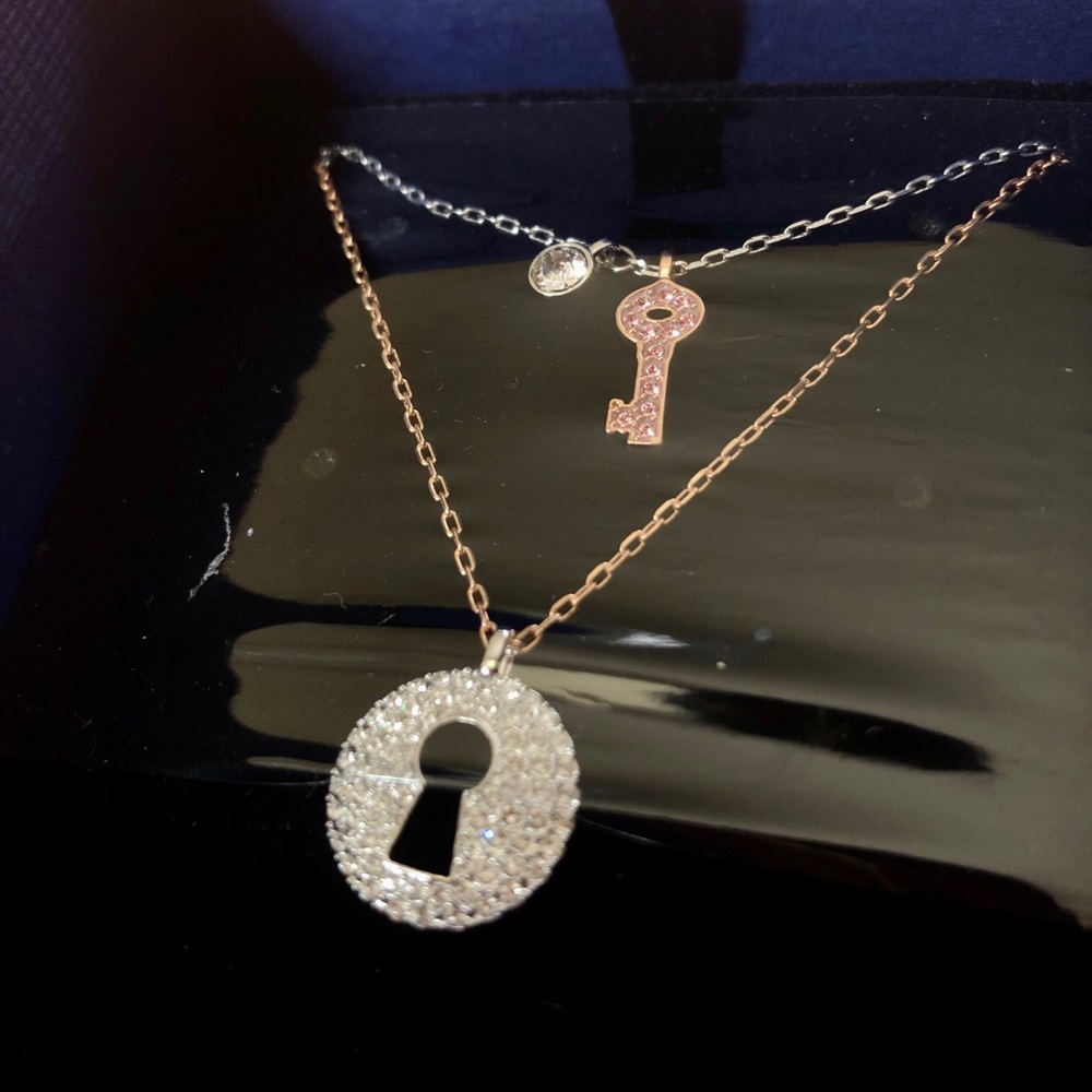 NWOT Swarovski Key Necklace Rose Gold
